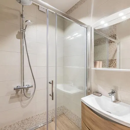 Apartment Azure Pool Makarska