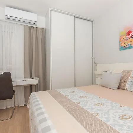 Apartment Azure Pool * Makarska