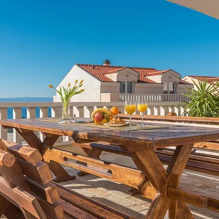 Apartment Azure Pool Apartment Makarska
